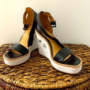 Hot Summer Wedge Sandals!